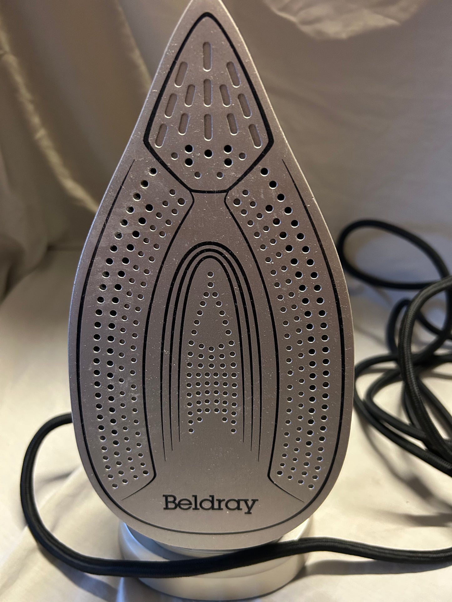 Beldray 3200W Steam Iron – Digital LED Touchscreen, Non-Stick Ceramic Soleplate, Powerful Vertical Steam, 4 Preset Heat Modes, Auto Shut Off, 320ml Water Tank, Anti-Limescale, Self-Cleaning, 3m Cord