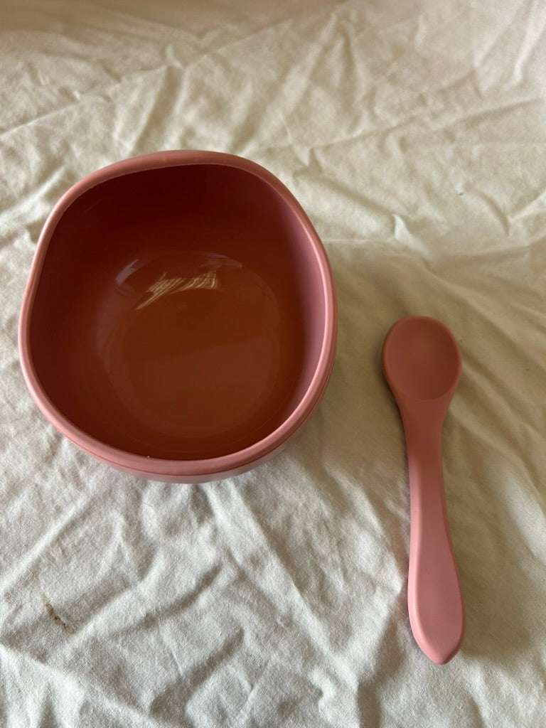 Xabono Baby Plates with Suction BPA Free Suction Plates for Baby Easy to Wash Suction Bowls for Baby and Silicone Baby Spoon Ejoyable Desing Baby Bowls First Food (Dusty Rose)