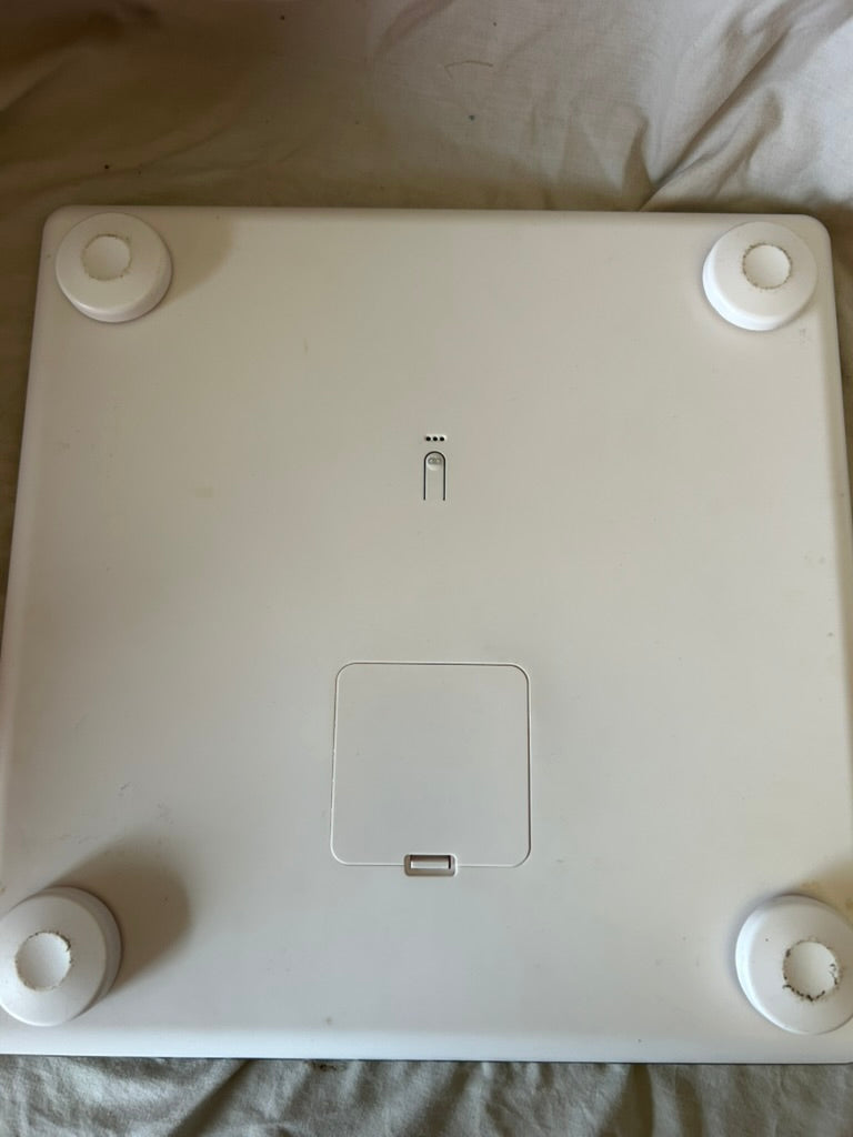 Withings Body - Wi-Fi Smart Scale Tracks BMI, Digital Weight Bathroom Scale, App Sync Via Bluetooth or Wi-Fi, White