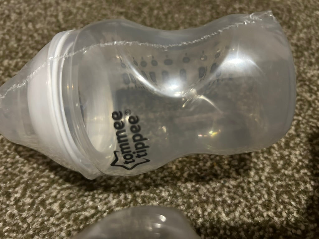 Tommee Tippee Natural Start Baby Bottles for 0m+, Pack of 3 260ml Baby Bottles, with Slow Flow Breast-Like Teat for a Natural Latch, Self-Sterilising and BPA Free, Baby Feeding Essentials