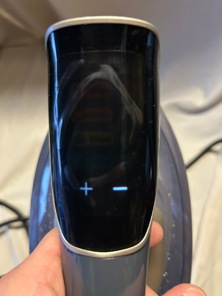 Beldray 3200W Steam Iron – Digital LED Touchscreen, Non-Stick Ceramic Soleplate, Powerful Vertical Steam, 4 Preset Heat Modes, Auto Shut Off, 320ml Water Tank, Anti-Limescale, Self-Cleaning, 3m Cord