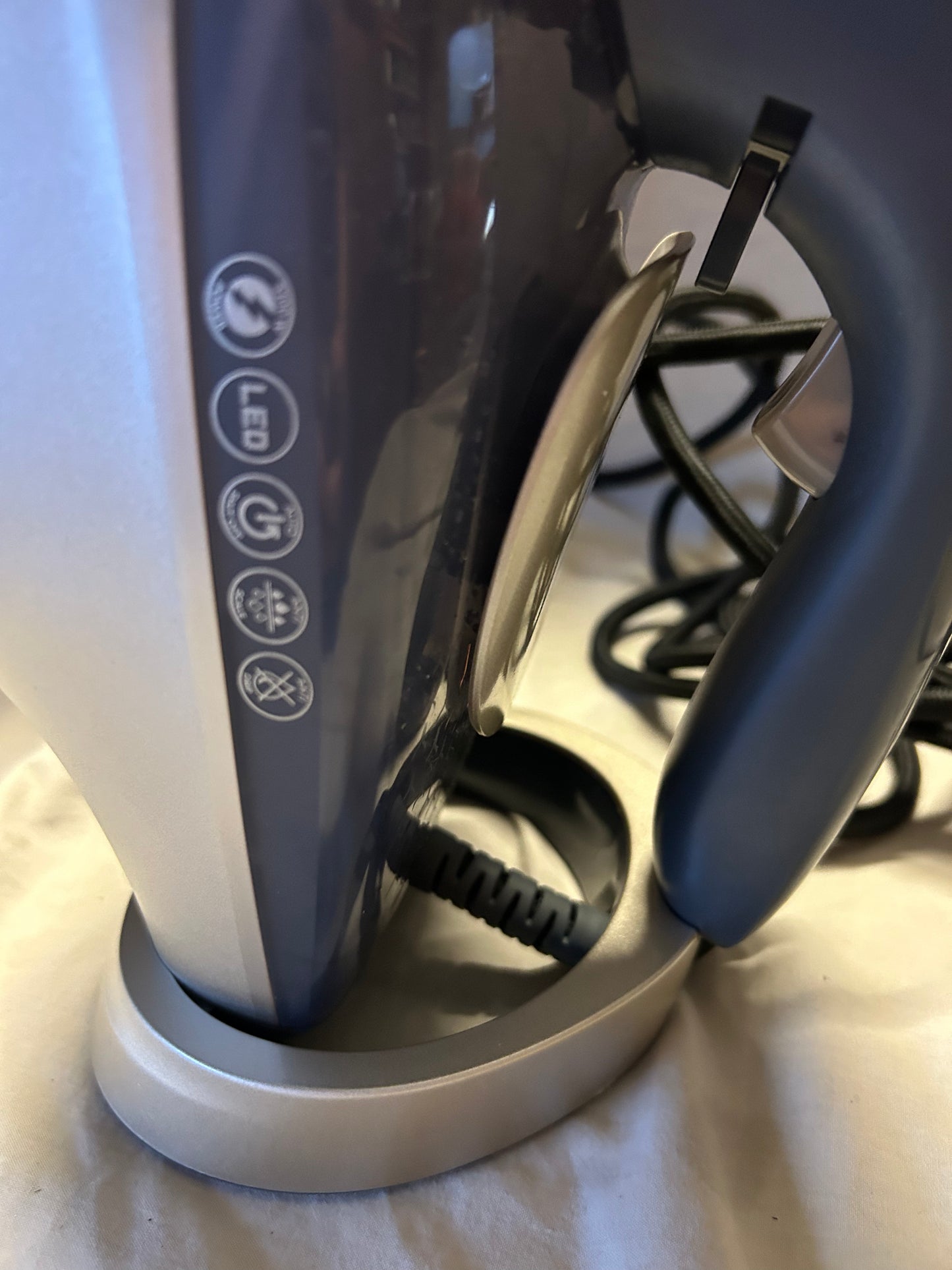 Beldray 3200W Steam Iron – Digital LED Touchscreen, Non-Stick Ceramic Soleplate, Powerful Vertical Steam, 4 Preset Heat Modes, Auto Shut Off, 320ml Water Tank, Anti-Limescale, Self-Cleaning, 3m Cord