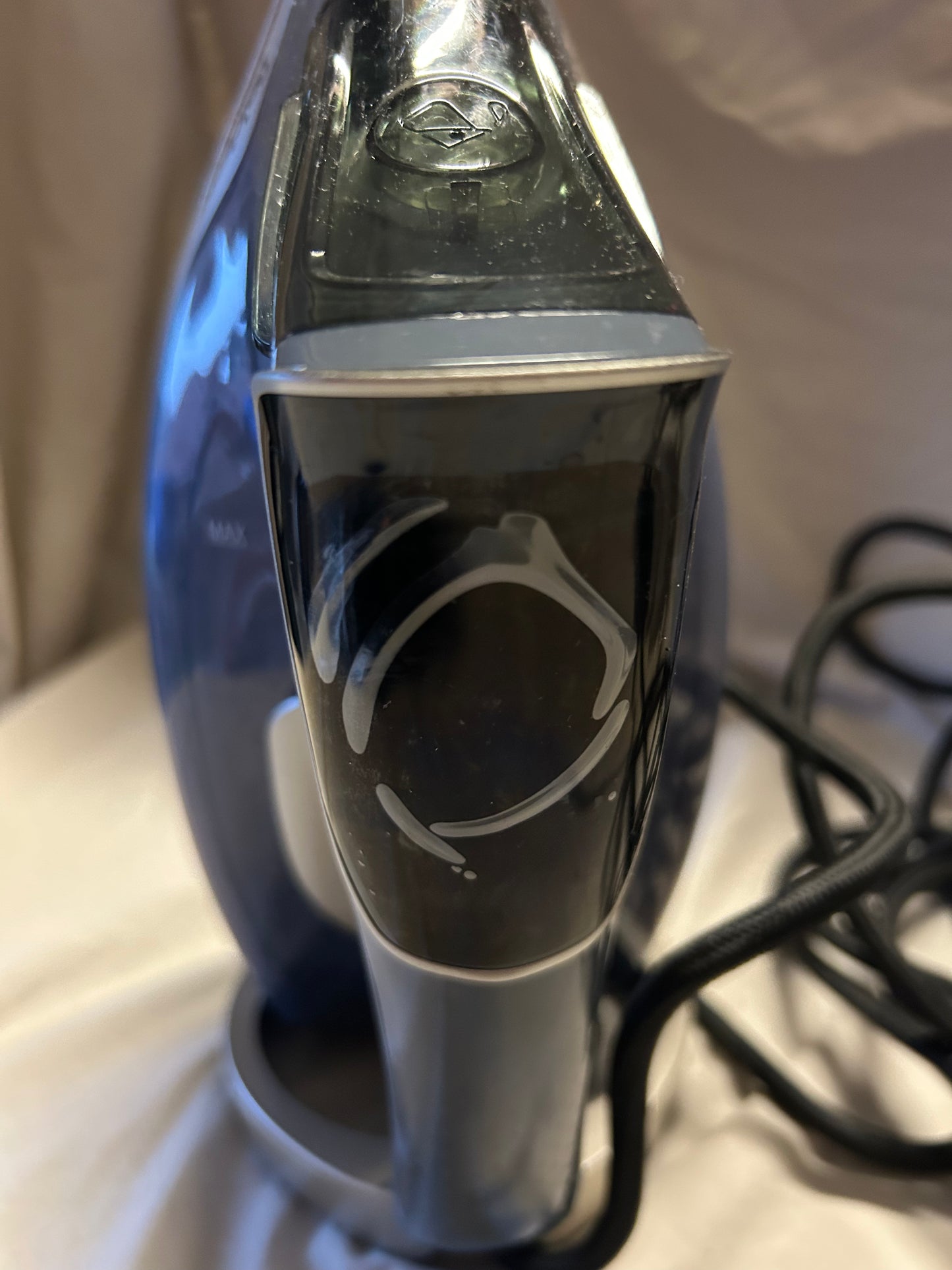 Beldray 3200W Steam Iron – Digital LED Touchscreen, Non-Stick Ceramic Soleplate, Powerful Vertical Steam, 4 Preset Heat Modes, Auto Shut Off, 320ml Water Tank, Anti-Limescale, Self-Cleaning, 3m Cord