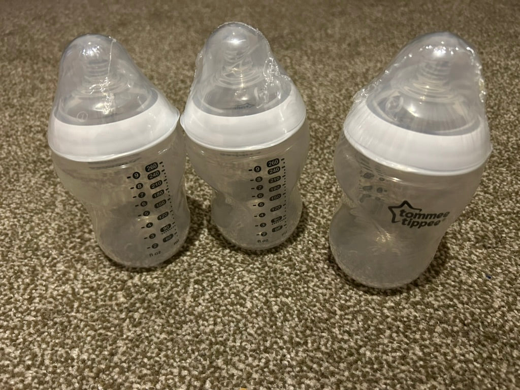 Tommee Tippee Natural Start Baby Bottles for 0m+, Pack of 3 260ml Baby Bottles, with Slow Flow Breast-Like Teat for a Natural Latch, Self-Sterilising and BPA Free, Baby Feeding Essentials
