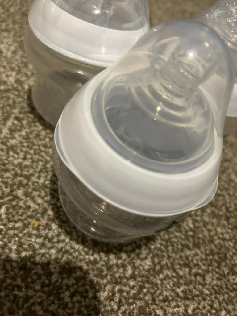 Tommee Tippee Natural Start Baby Bottles for 0m+, Pack of 3 150ml Baby Bottles, with Slow Flow Breast-Like Teat for a Natural Latch, Self-Sterilising and BPA Free, Baby Feeding Essentials