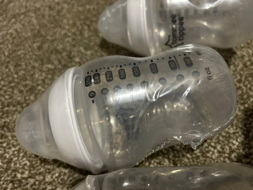 Tommee Tippee Natural Start Baby Bottles for 0m+, Pack of 3 260ml Baby Bottles, with Slow Flow Breast-Like Teat for a Natural Latch, Self-Sterilising and BPA Free, Baby Feeding Essentials