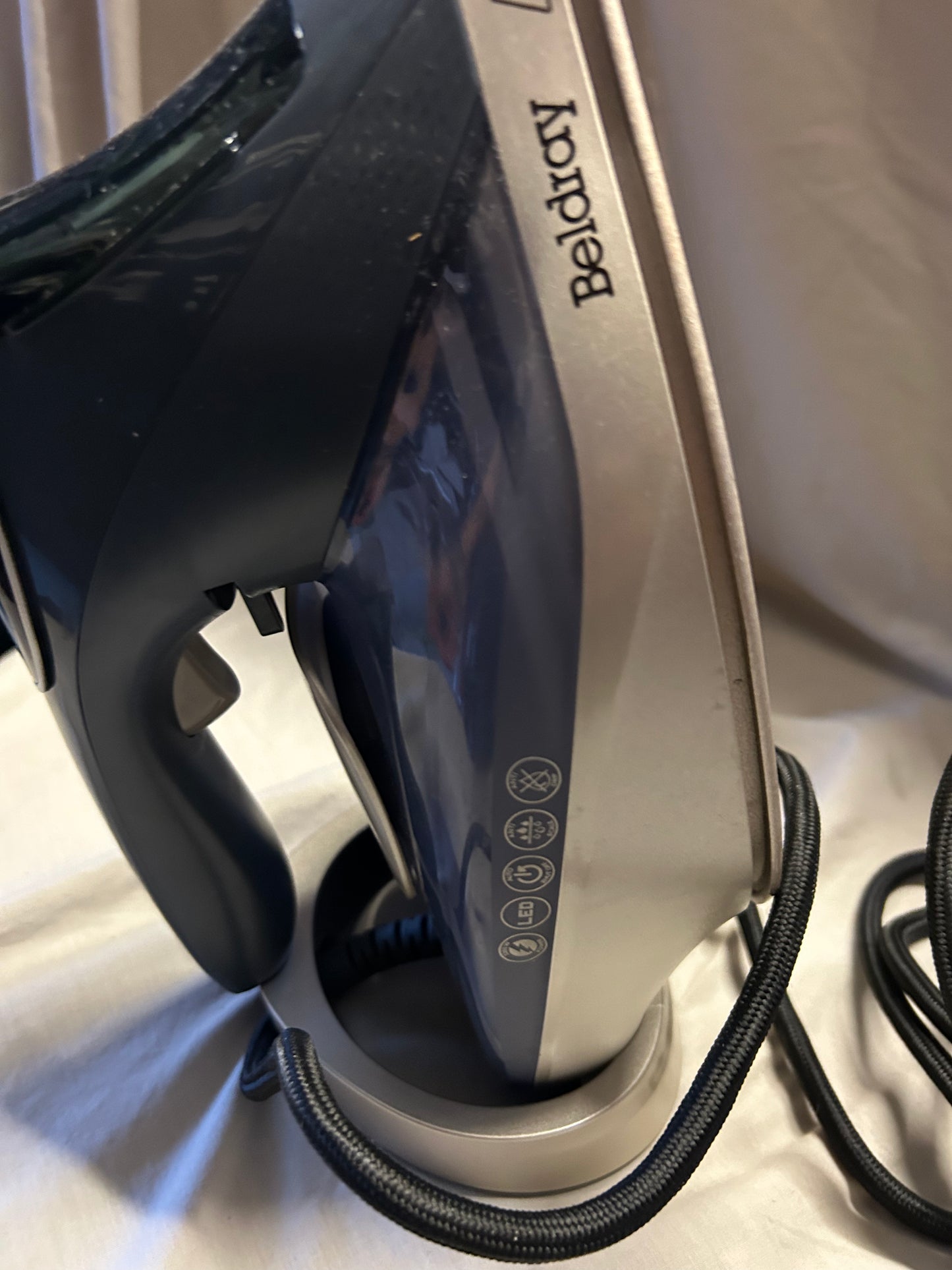 Beldray 3200W Steam Iron – Digital LED Touchscreen, Non-Stick Ceramic Soleplate, Powerful Vertical Steam, 4 Preset Heat Modes, Auto Shut Off, 320ml Water Tank, Anti-Limescale, Self-Cleaning, 3m Cord