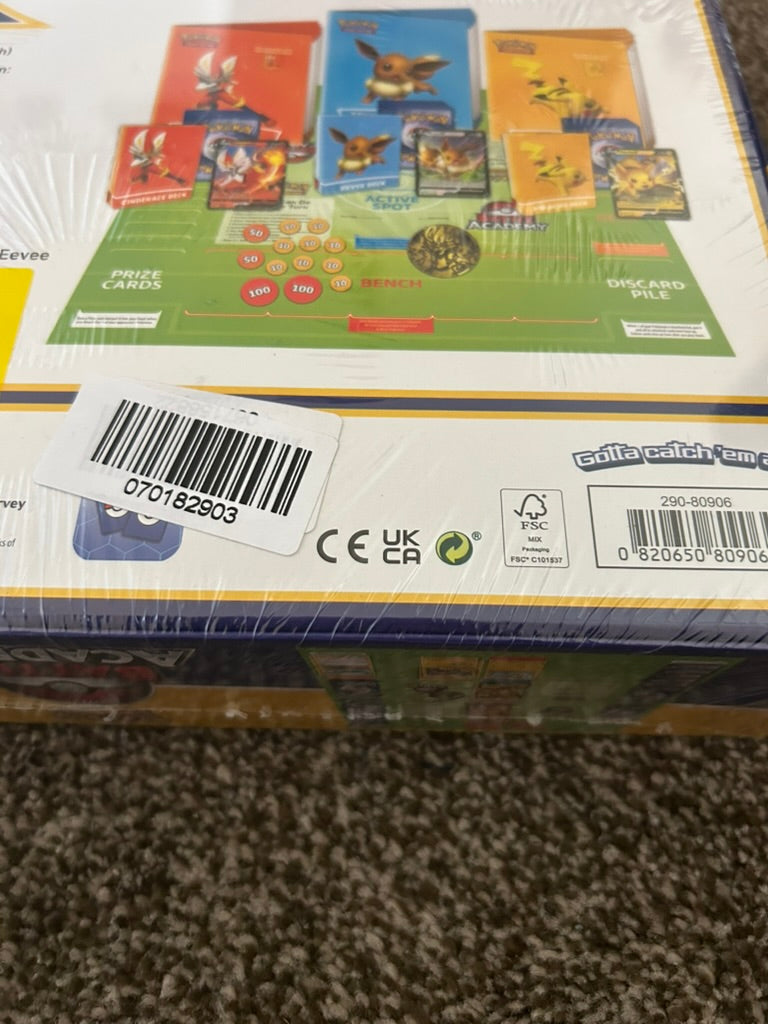 Pokémon Trading Card Game Battle Academy (Cinderace V, Pikachu V & Eevee V)