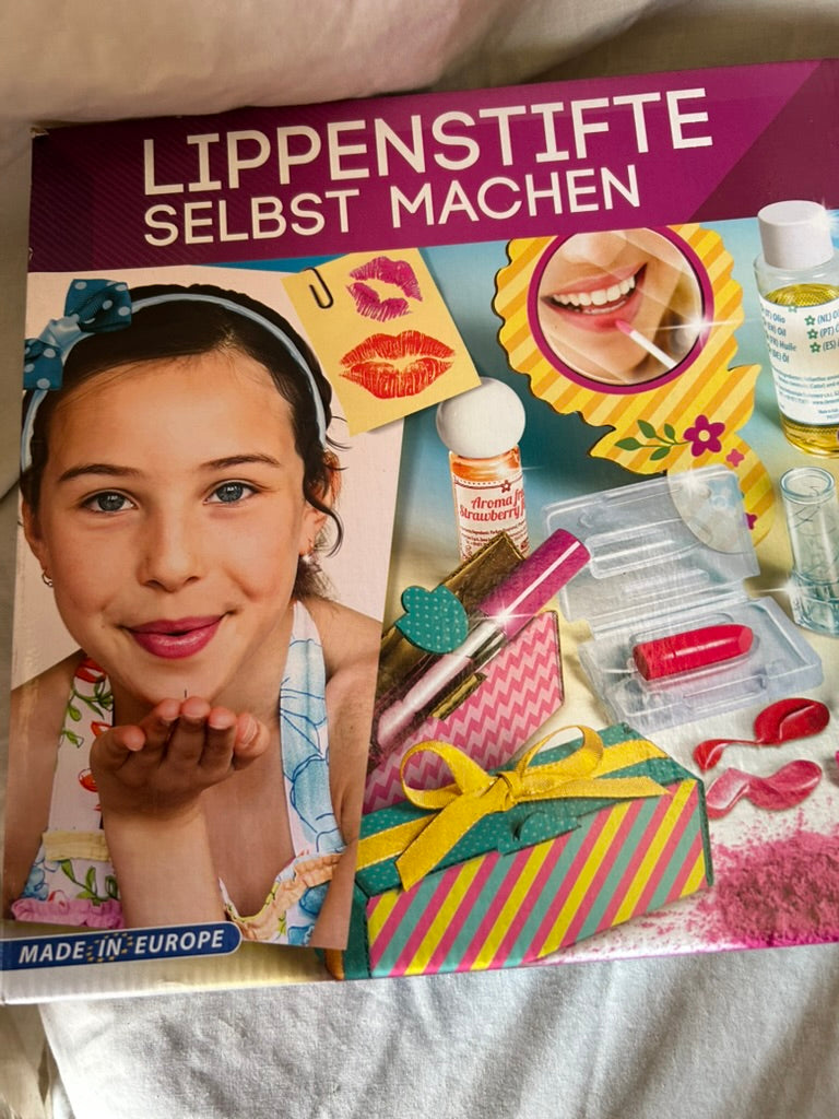 Clementoni 59117 Make Your own Lipsticks, Colourful