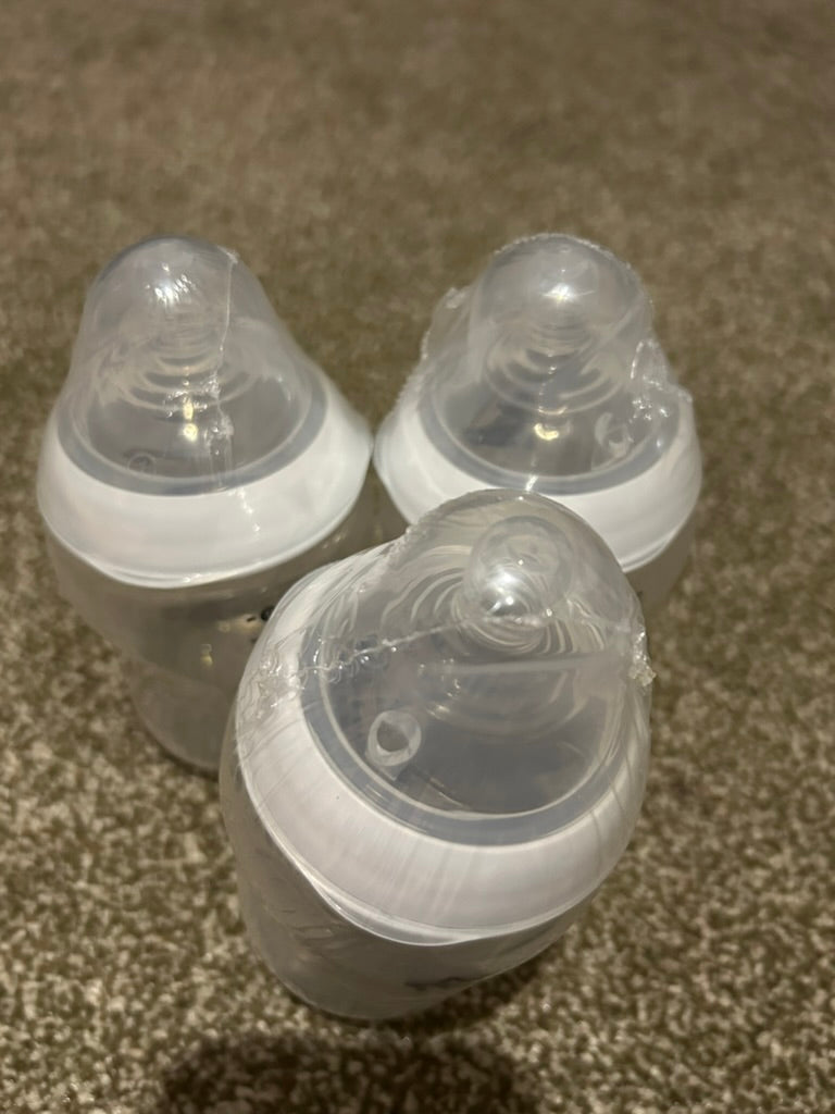 Tommee Tippee Natural Start Baby Bottles for 0m+, Pack of 3 260ml Baby Bottles, with Slow Flow Breast-Like Teat for a Natural Latch, Self-Sterilising and BPA Free, Baby Feeding Essentials
