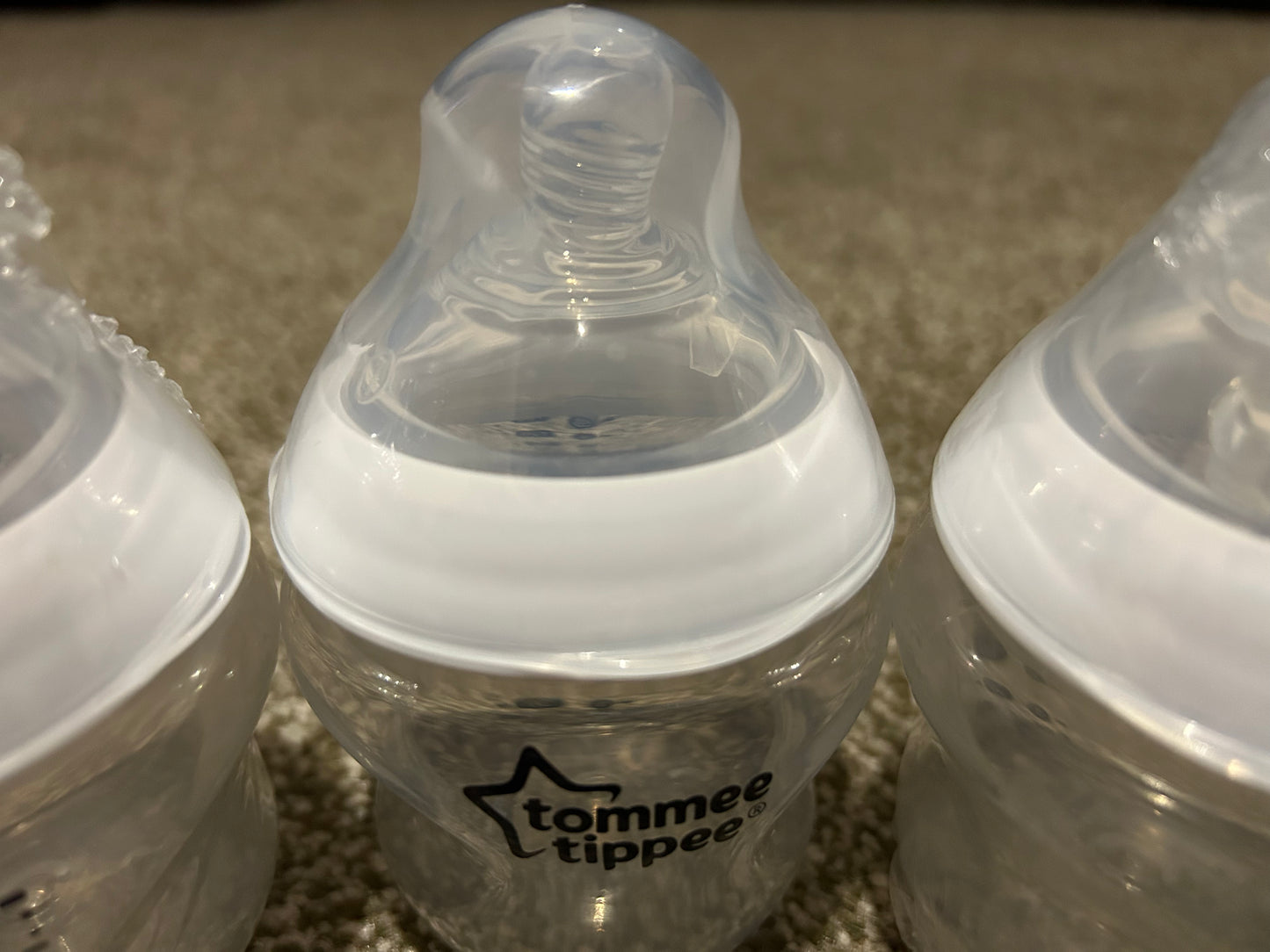 Tommee Tippee Natural Start Baby Bottles for 0m+, Pack of 3 150ml Baby Bottles, with Slow Flow Breast-Like Teat for a Natural Latch, Self-Sterilising and BPA Free, Baby Feeding Essentials