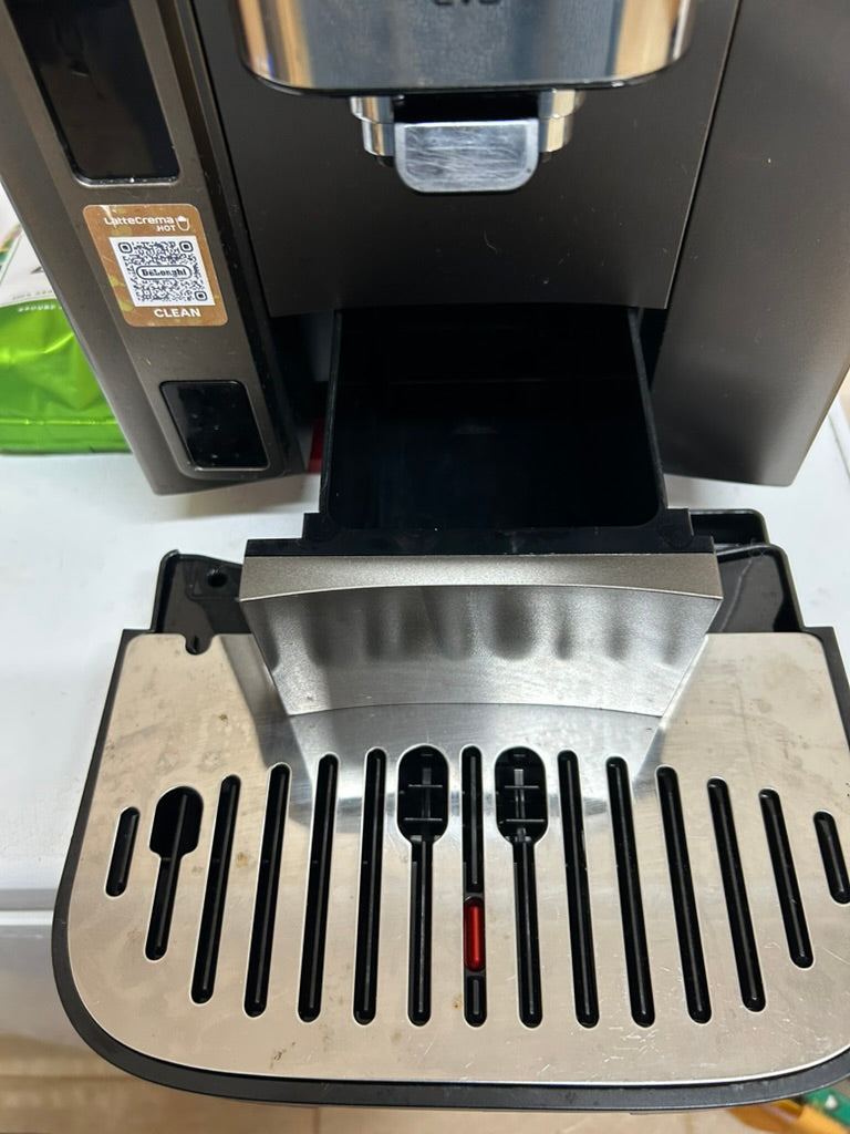 De'Longhi Magnifica Evo ECAM290.83.TB, Fully Automatic Coffee Machine with Milk Frother, Compact Size Bean to Cup Machine, LatteCrema Hot System, 7 Recipes, Soft Touch Colored Display, Black