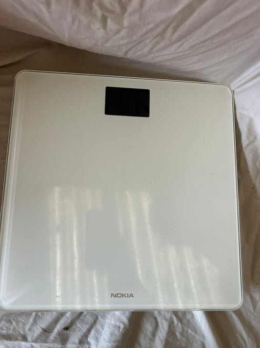 Withings Body - Wi-Fi Smart Scale Tracks BMI, Digital Weight Bathroom Scale, App Sync Via Bluetooth or Wi-Fi, White