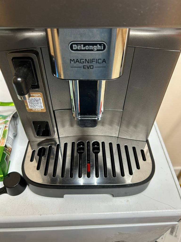 De'Longhi Magnifica Evo ECAM290.83.TB, Fully Automatic Coffee Machine with Milk Frother, Compact Size Bean to Cup Machine, LatteCrema Hot System, 7 Recipes, Soft Touch Colored Display, Black