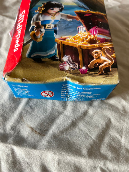 Playmobil Pirate with Treasure Building Set